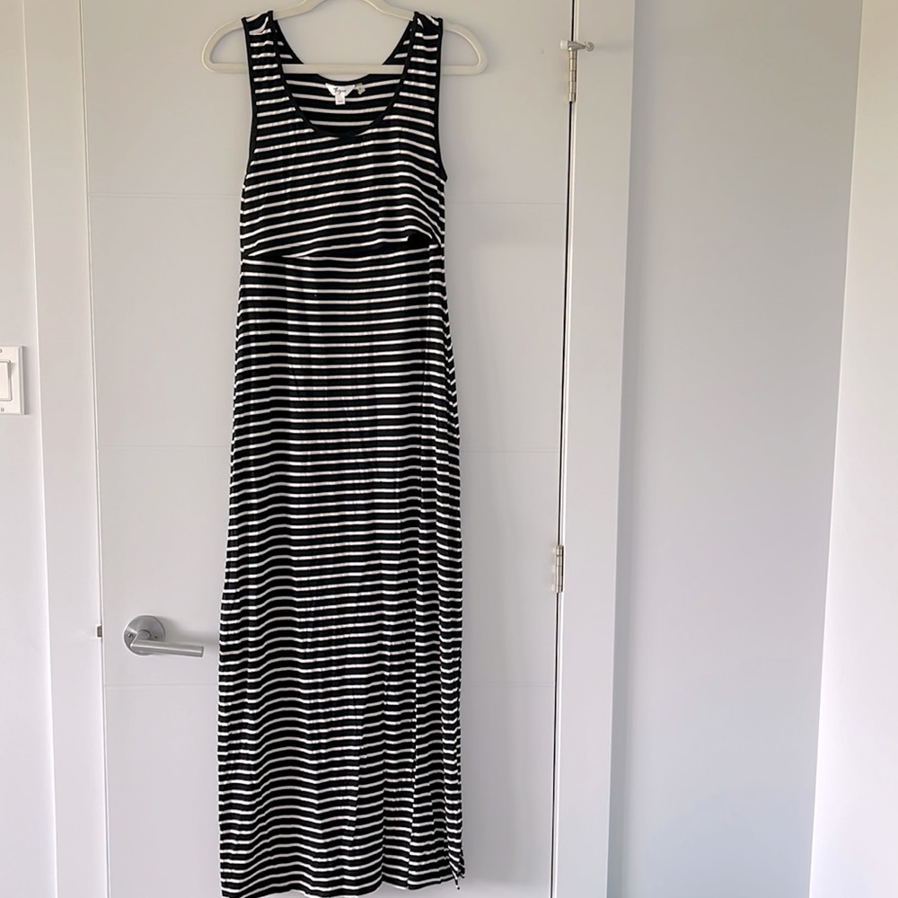 Thyme Maternity nursing maxi dress - size xs